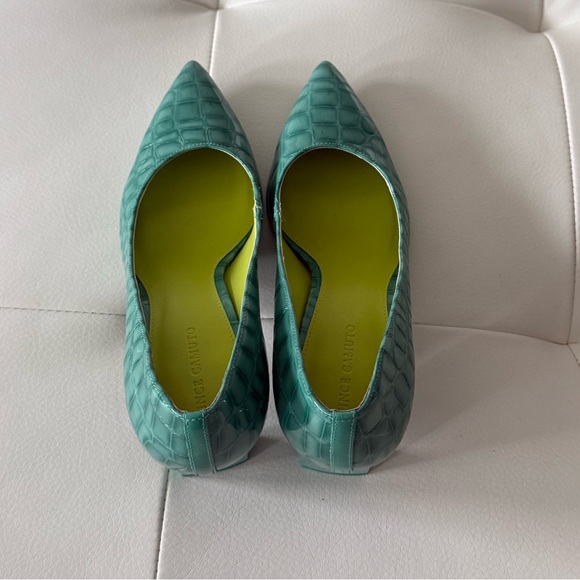 Vince Camuto Teal Crocodile Pattern Heels - Picture 10 of 11